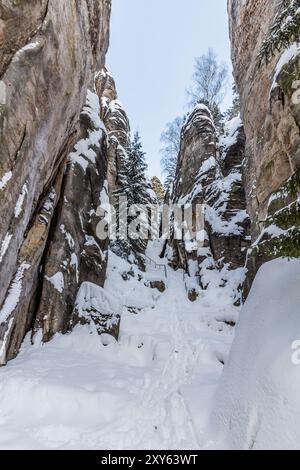 Vue hivernale des rochers skaly de Prachovske dans la région de Cesky raj (Paradis tchèque), République tchèque Banque D'Images