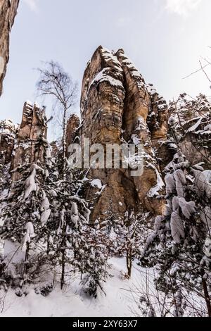 Vue hivernale des rochers skaly de Prachovske dans la région de Cesky raj (Paradis tchèque), République tchèque Banque D'Images