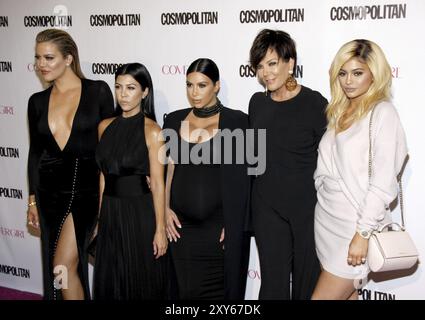 Khloe Kardashian, Kourtney Kardashian, Kim Kardashian, Kris Jenner et Kylie Jenner à l'occasion du 50th anniversaire du magazine Cosmopolitan qui s'est tenu à l'Ysabel Banque D'Images