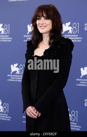 Winona Ryder beim Photocall zum Kinofilm Beetlejuice Beetlejuice auf der Biennale di Venezia 2024 / 81. Internationale Filmfestspiele von Venedig im Palazzo del Casino. Venedig, 28.08.2024 *** Winona Ryder à la photocall pour le film Beetlejuice Beetlejuice à la Biennale di Venezia 2024 81 Venice International film Festival au Palazzo del Casino Venise, 28 08 2024 Foto:xD.xBedrosianx/xFuturexImagex beetlejuice 4820 Banque D'Images