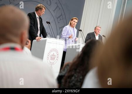 Copenhague, Danemark. 28 août 2024. Copenhague, le 28 août 2024. Le premier ministre mette Frederiksen, le vice-premier ministre et ministre de la Défense Troels Lund Poulsen et le ministre des Affaires étrangères Lars Loekke Rasmussen tiennent une conférence de presse sur la prochaine saison politique dans le Mirror Hall, cabinet du premier ministre à Copenhague, le mercredi 28 août 2024. (Photo : Mads Claus Rasmussen/Scanpix 2024) crédit : Ritzau/Alamy Live News Banque D'Images