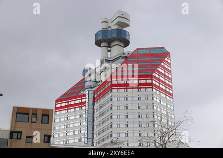 GOTHENBURG, Suède - 27 août 2018 : Lilla Bommen skyscraper à Göteborg, Suède. Le bâtiment caractéristique est connu localement comme le rouge à lèvres. Il Banque D'Images