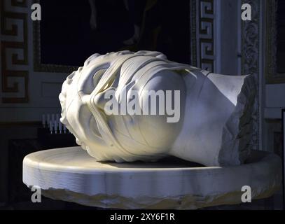 La tête de Saint Jean Baptiste, marbre, oeuvre d'Igor Mitoraj Banque D'Images