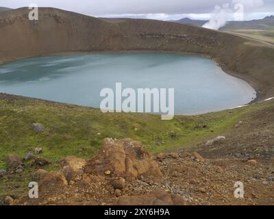 De Wikipédia : Viti (islandais viti 'enfer') est un lac volcanique, ou plus précisément un maar, sur le volcan central islandais Krafla. Il a été formé en 1 Banque D'Images