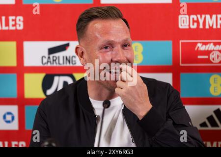 CARDIFF, ROYAUME-UNI. 28 août 2024. Craig Bellamy, directeur de l'équipe nationale du pays de Galles, annonce son équipe pour les prochains matchs de l'UEFA Nations League contre la Turquie et le Monténégro 2025. (Photo by John Smith/FAW) crédit : Football Association of Wales/Alamy Live News Banque D'Images