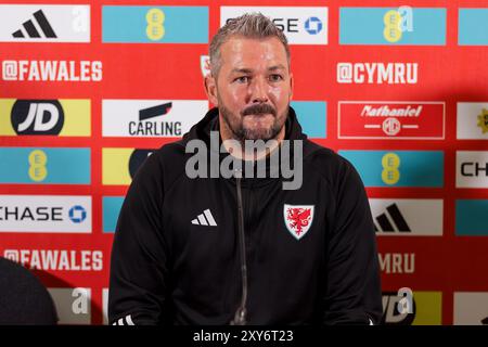 CARDIFF, ROYAUME-UNI. 28 août 2024. Matty Jones, directeur de l'équipe nationale des U21 du pays de Galles, annonce son équipe pour le prochain match de phase de groupes de qualification UEFA Euro U-21 2025 contre Islande le 10 septembre 2024 (PIC by John Smith/FAW) crédit : Football Association of Wales/Alamy Live News Banque D'Images