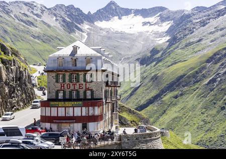 Hôtel Belvedere sur la Furka, l'hôtel de passe le plus célèbre dans le monde. Le bâtiment est fermé et tombe en délabrement. Un endroit perdu. Glacier du Rhône. Banque D'Images