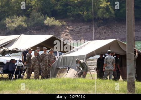 Sarajevo, Bosnie-Herzégovine. 28 août 2024. L’hélicoptère des Forces armées de Bosnie-Herzégovine, avec quatre membres d’équipage à son bord, s’est écrasé dans le lac Jablanica, en Bosnie-Herzégovine, le 28 août 2024. Un hélicoptère s'est écrasé à 40 kilomètres de la capitale Sarajevo, lors d'un vol d'entraînement pour des exercices conjoints avec la mission de maintien de la paix de l'UE en Bosnie-Herzégovine. Photo : Armin Durgut/PIXSELL crédit : Pixsell/Alamy Live News Banque D'Images