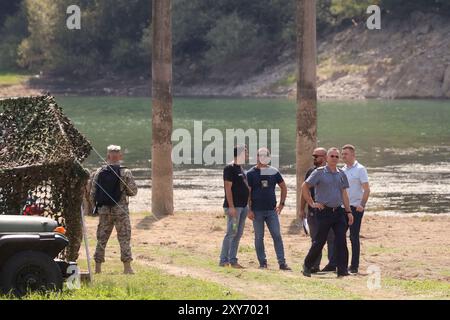 Sarajevo, Bosnie-Herzégovine. 28 août 2024. L’hélicoptère des Forces armées de Bosnie-Herzégovine, avec quatre membres d’équipage à son bord, s’est écrasé dans le lac Jablanica, en Bosnie-Herzégovine, le 28 août 2024. Un hélicoptère s'est écrasé à 40 kilomètres de la capitale Sarajevo, lors d'un vol d'entraînement pour des exercices conjoints avec la mission de maintien de la paix de l'UE en Bosnie-Herzégovine. Photo : Armin Durgut/PIXSELL crédit : Pixsell/Alamy Live News Banque D'Images