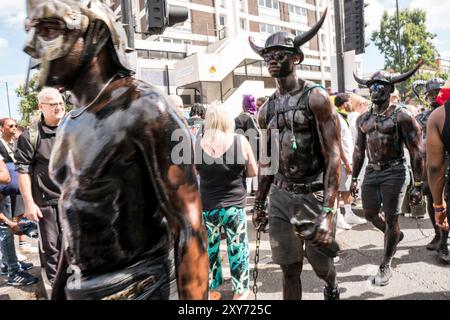 Carnaval de Notting Hill à Londres dimanche 25 août 2024, défilé, musique et fêtes de rue sur Ladbroke Grove, Westbourne Park et Portobello Road W10 Banque D'Images