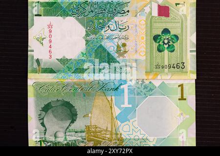 Qatar One riyal nouveau billet currecny observer et inverser le côté du billet Qatar 1 riyal 2020. Banque D'Images