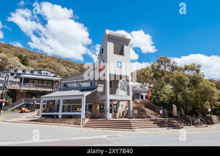 THREDBO, AUSTRALIE - 15 DÉCEMBRE 2023 : village de Thredbo en été dans les Snowy Mountains, Nouvelle-Galles du Sud, Australie Banque D'Images