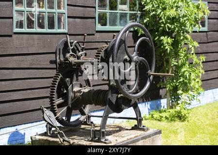 Enkhuizen, pays-Bas. Juin 2022. Gros plan du treuil dans le musée Zuiderzee à Enkhuizen Banque D'Images