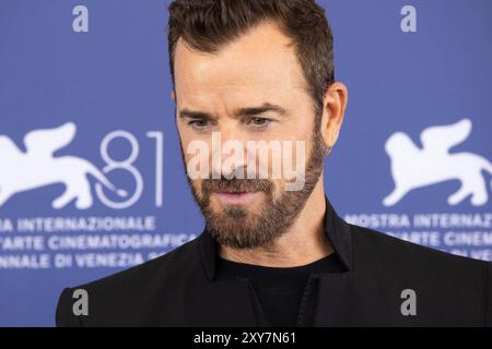 News - Beetlejuice Beetlejuice - Photocall - le 81ème Festival International du film de Venise Justin Theroux pose lors du Photocall du film d'ouverture Beetlejuice réalisé par Tim Burton le 28 août 2024 lors du 81ème Festival International du film de Venise au Lido de Venise. Photo : Cinzia Camela. Lido di Venezia Palazzo del Cinema Italy Copyright : xCinziaxCamelax/xLiveMediax LPN 1490486 Banque D'Images