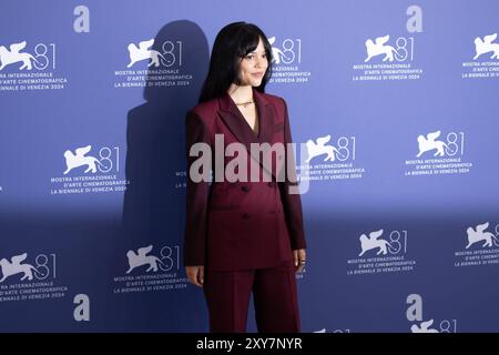 News - Beetlejuice Beetlejuice - Photocall - le 81ème Festival International du film de Venise Jenna Ortega assiste à un photocall pour le film Beetlejuice Beetlejuice lors du 81ème Festival International du film de Venise le 28 août 2024 à Venise, Italie. Photo : Cinzia Camela. Lido di Venezia Palazzo del Cinema Italy Copyright : xCinziaxCamelax/xLiveMediax LPN 1490545 Banque D'Images