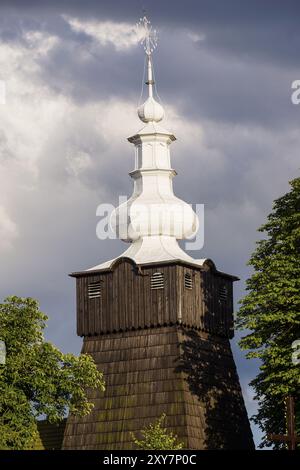 Iglesia de San Miguel Arcangel, Brunary, siglo XVII. Patrimonio de la humanidad, construida integramente con madera, voivodato de la Pequena Polonia, Banque D'Images