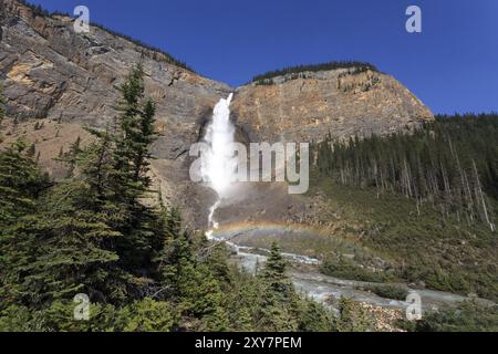 Chutes Takakkaw dans le parc national Yoho en Colombie-Britannique Banque D'Images