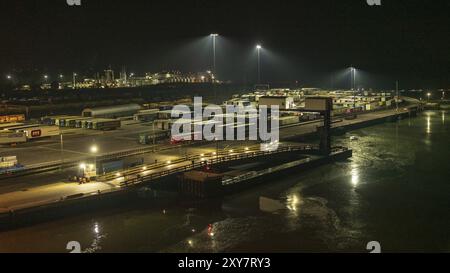 Harwich, Essex, Angleterre, Royaume-Uni, octobre 05, 2018 : nuit au terminal des ferries et au port Banque D'Images