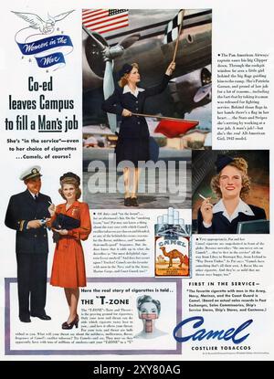 Femme dans la guerre - annonce de cigarette de la seconde Guerre mondiale montrant une femme travaillant comme une femme drapeau signalant des avions civils - Camel, tabacs plus coûteux - annonce de cigarette Banque D'Images