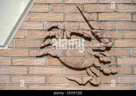 Berlin, Allemagne, 2014. Relief de crabe sur le mur à l'extérieur du zoo à Berlin, Europe Banque D'Images