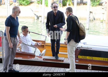 Tim Burton BEI der Ankunft Photocall zum Kinofilm Beetlejuice Beetlejuice auf der Biennale di Venezia 2024 / 81. Internationale Filmfestspiele von Venedig am Palazzo del Casino. Venedig, 28.08.2024 *** Tim Burton à l'arrivée photocall pour le film Beetlejuice Beetlejuice à la Biennale di Venezia 2024 81 Venice International film Festival au Palazzo del Casino Venice, 28 08 2024 Foto:XA.XM.xTinghinox/xFuturexImagex beetlejuice 4931 Banque D'Images