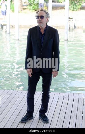 Tim Burton BEI der Ankunft Photocall zum Kinofilm Beetlejuice Beetlejuice auf der Biennale di Venezia 2024 / 81. Internationale Filmfestspiele von Venedig am Palazzo del Casino. Venedig, 28.08.2024 *** Tim Burton à l'arrivée photocall pour le film Beetlejuice Beetlejuice à la Biennale di Venezia 2024 81 Venice International film Festival au Palazzo del Casino Venice, 28 08 2024 Foto:XA.XM.xTinghinox/xFuturexImagex beetlejuice 4933 Banque D'Images