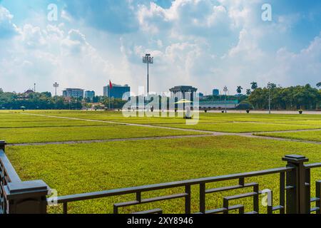 Hanoi, Vietnam - 11 novembre 2023 : vue du monument du mausolée de Ho Chi Minh sur la place Ba Dinh, une attraction touristique populaire Banque D'Images