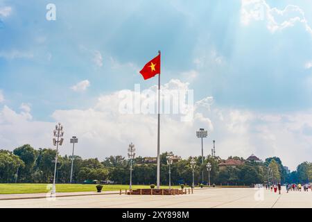 Hanoi, Vietnam - 11 novembre 2023 : vue du monument du mausolée de Ho Chi Minh sur la place Ba Dinh, une attraction touristique populaire Banque D'Images