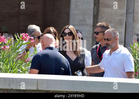 Venise, Italie. 28 août 2024. VENISE, ITALIE - AOÛT 28 : Monica Bellucci arrive au Palazzo del Casino au 81e Festival international du film de Venise le 28 août 2024 à Venise, Italie. Crédit : dpa/Alamy Live News Banque D'Images