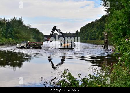 Autour du Royaume-Uni - dernière étape dans la démolition du vieux pont de tramway, enjambant la rivière Ribble à Avenham, Preston Banque D'Images