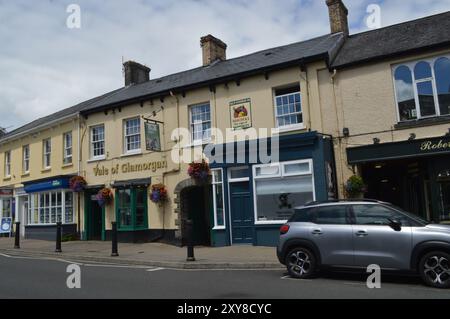 Le Vale of Glamorgan Pub sur High Street. Cowbridge, Vale of Glamorgan, pays de Galles, Royaume-Uni. 28 juin 2024. Banque D'Images