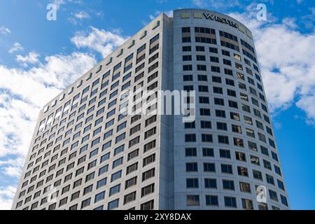 New York City, États-Unis - 19 mai 2024 : L'architecture du bâtiment Westin Jersey City Newport. Gratte-ciel du bâtiment Westin. Gratte-ciel Banque D'Images