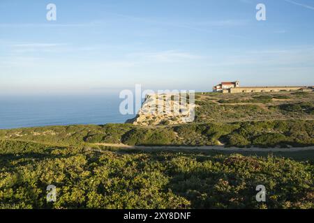 Église du Cap-Espichel Santuario de Nossa Senhora avec paysage Portugal Banque D'Images