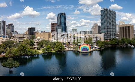 Vue panoramique du centre-ville d'Orlando, Floride, États-Unis. Au-dessus du lac Eola, FL, le 4 mai 2024. Banque D'Images