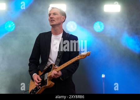 The Feeling se produit sur la scène principale du CarFest à Laverstoke Park Farm le 25 août 2024. Overton, Hampshire. Crédit : Michael Palmer, Alamy Live Banque D'Images