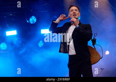 The Feeling se produit sur la scène principale du CarFest à Laverstoke Park Farm le 25 août 2024. Overton, Hampshire. Crédit : Michael Palmer, Alamy Live Banque D'Images