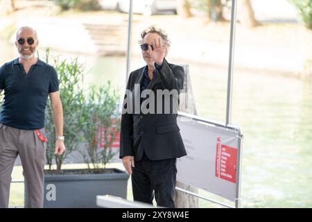 Venise, Italie. 28 août 2024. Tim Burton arrive au Palazzo del Casino au 81e Festival international du film de Venise à Venise, en Italie, le 28 août 2024. (Photo de Luca Carlino/NurPhoto)0 crédit : NurPhoto SRL/Alamy Live News Banque D'Images