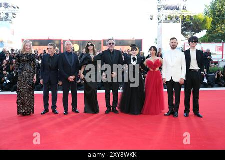 Venezia, Italie. 28 août 2024. Film coulé sur le tapis rouge de la cérémonie d'ouverture et première du film "Beetlejuice Beetlejuice" au 81ème Festival International du film de Venise à Venise, Italie. 28 août 2024 . (Photo de Gian Mattia D'Alberto/LaPresse) crédit : LaPresse/Alamy Live News Banque D'Images