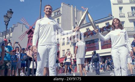 La flamme des Paralympiques de Paris à Pigalle Banque D'Images