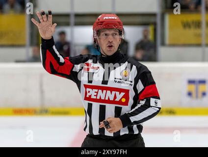 Bad Toelz, Deutschland. 28 août 2024. Hauptschiedsrichter Sebastian Lehmann. GER, EHC Red Bull Muenchen gegen HC Dynamo Pardubice, Eishockey, Testspiel, pré-saison, 28.08.2024. Foto : Eibner-Pressefoto/Heike Feiner crédit : dpa/Alamy Live News Banque D'Images