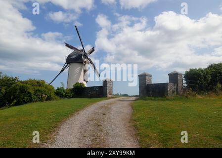 Skerries, moulin à vent historique en Irlande Banque D'Images