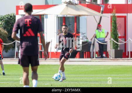 Raphael Guerreiro (FC Bayern Muenchen, 22 ans), Oeffentliches Training, FC Bayern Muenchen, Fussball, saison 24/25, 28.08.2024, Foto : Eibner-Pressefoto/Jenni Maul Banque D'Images