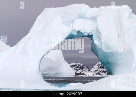 Icebergs près de la péninsule Antarctique pendant les mois d'été, Antarctique, Océan Austral. Banque D'Images