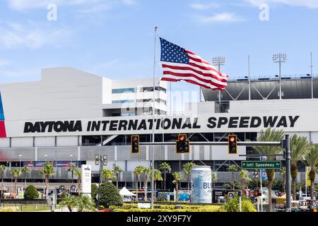 Daytona International Speedway est un circuit de Daytona Beach qui accueille le Daytona 500, ainsi que d'autres courses et divertissements. Banque D'Images