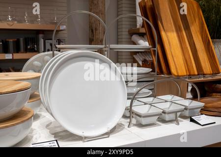 Le magasin phare CRATE & Barrel Housewares est situé dans le Flatiron District de New York, USA 2024 Banque D'Images