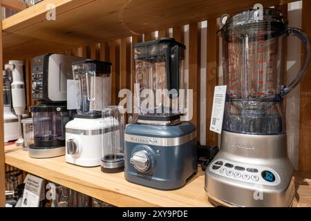 Le magasin phare CRATE & Barrel Housewares est situé dans le Flatiron District de New York, USA 2024 Banque D'Images