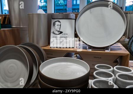 Le magasin phare CRATE & Barrel Housewares est situé dans le Flatiron District de New York, USA 2024 Banque D'Images