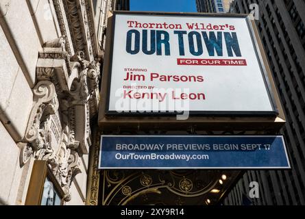 Ethel Barrymore Theatre Marquee à Times Square avec 'Our Town', NYC 2024 Banque D'Images