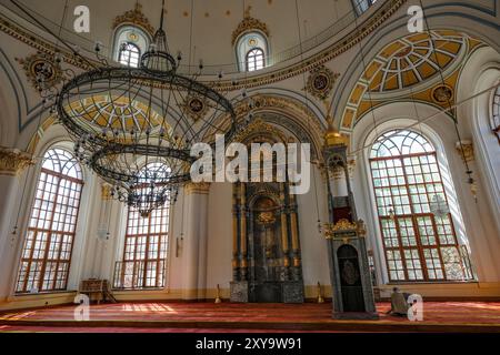 Konya, Turquie - 17 août 2024 : la mosquée Azizia ou mosquée Aziziye est une mosquée ottomane située à Konya, en Turquie. Banque D'Images