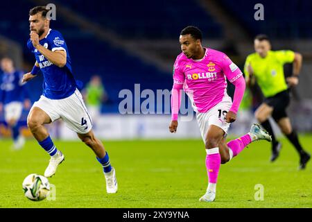 Cardiff, Royaume-Uni. 28 août 2024. Cameron Archer de Southampton en action. Carabao Cup EFL Cup 2ème tour match, Cardiff City v Southampton au Cardiff City Stadium de Cardiff, pays de Galles, le mercredi 28 août 2024. Cette image ne peut être utilisée qu'à des fins éditoriales. Usage éditorial exclusif, photo de Lewis Mitchell/Andrew Orchard photographie sportive/Alamy Live News crédit : Andrew Orchard photographie sportive/Alamy Live News Banque D'Images